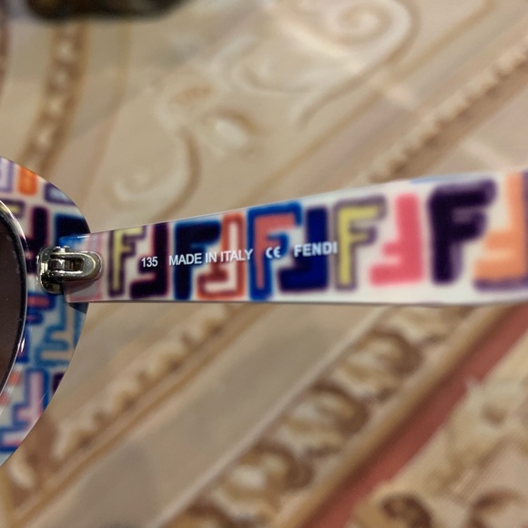 Fendi Sunglasses - Picture 5 of 6